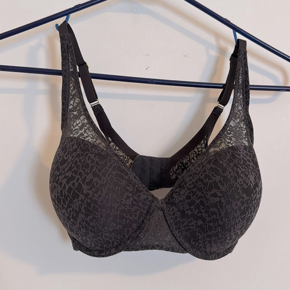 Natori 32DD or 32E bra